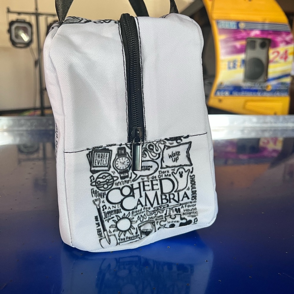 Coheed And Cambria lunchbox and keychain - Picture 3 of 5